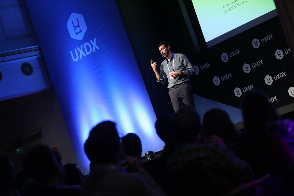Sébastien Fabre speaking at UXDX conference